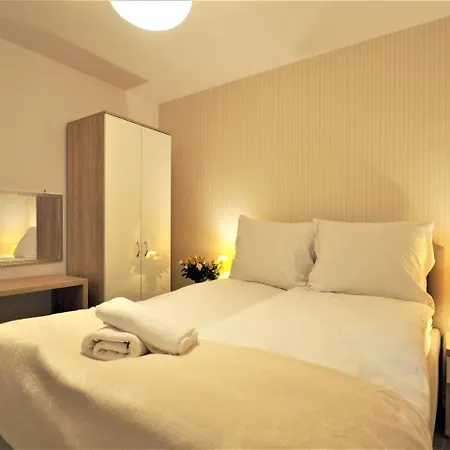 Vip Folk Apartmán
